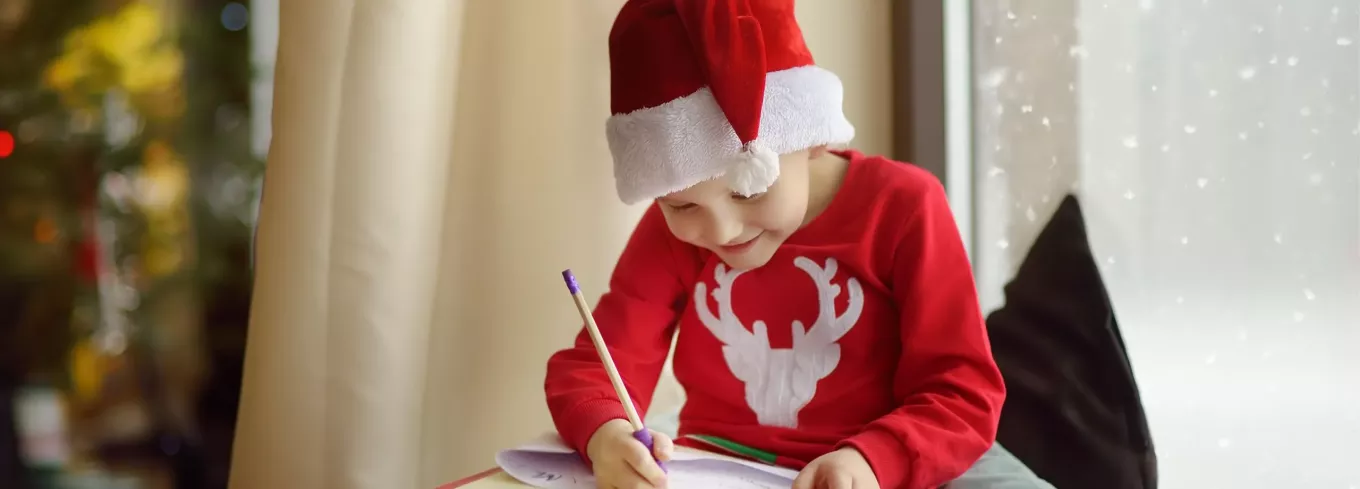 Kind schreibt Brief zu Weihnachten | Pluxee